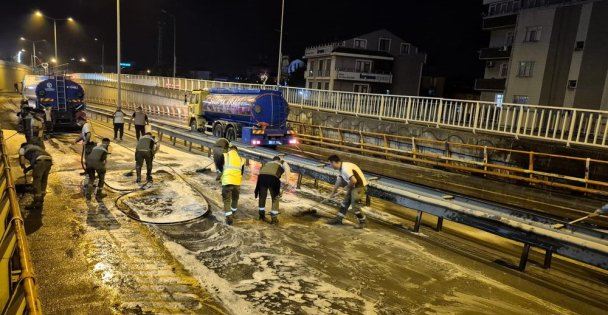 Eskihisar Feribot Yolu Alt Geçidinde gece mesaisi