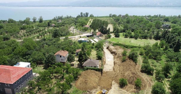 Eşme'de Depo İnşaatı Ve Dere Islahları Devam Ediyor
