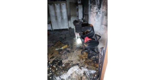 Ev yangınında dumandan etkilenen 3 kişi hastaneye kaldırıldı