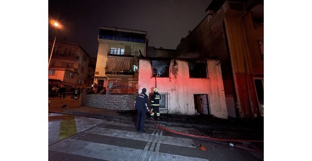 Evde Çıkan Yangında 74 Yaşındaki Kişi Hayatını Kaybetti