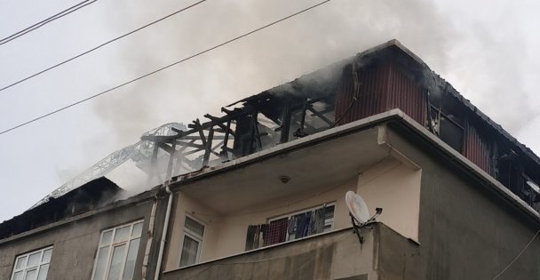 Evlerinde yangın çıktığı için fenalaşan yaşlı çift ayakta tedavi edildi