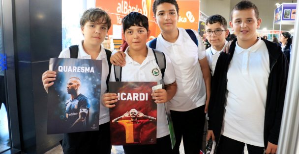 Ezeli rekabet Kitap Fuarı'na taşındı