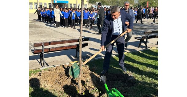 Fidanlar Toprakla Buluşturuldu