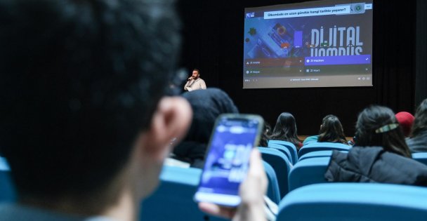 Fikirler üretime, emekler başarıya dönüştü; Dijital Kampüs'te yetişen 235 genç sertifikalarını aldı