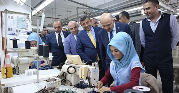 Fikri Işık tekstil çalışanlarını ziyaret etti