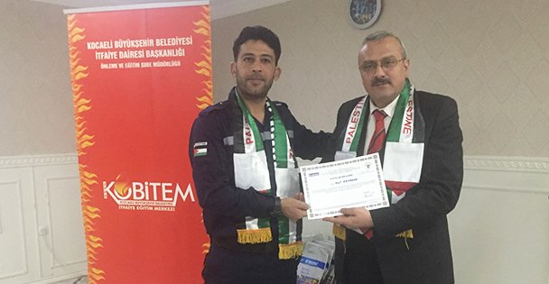 Filistinli itfaiyeciler sertifikalarını aldı