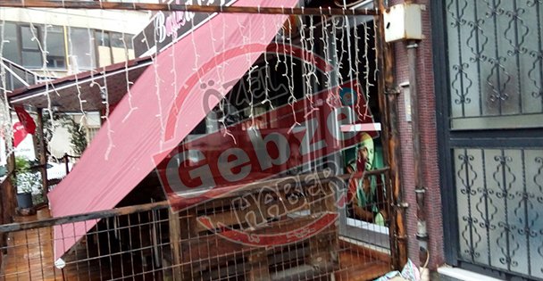 Fırtına çatıları uçurdu!