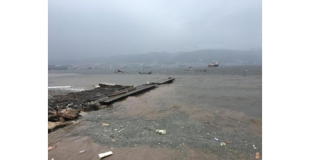 Fırtına sonrası denizde kirlilik oluştu