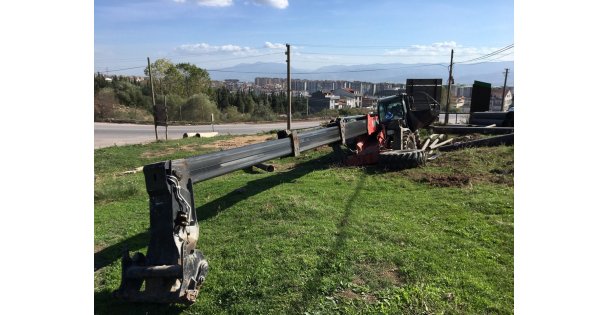 Freni boşalan iş makinası takla attı: 1 yaralı