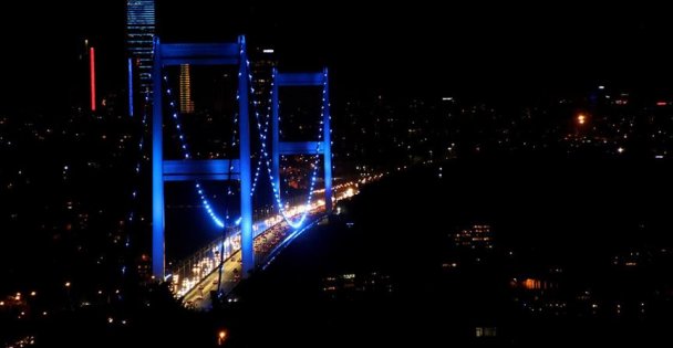 FSM ve Yavuz Sultan Selim köprüleri Dünya Diyabet Günü için aydınlatıldı