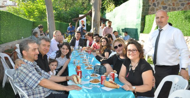 Gazeteciler döner partisinde