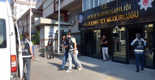 Gebae'de araçtan kapkaçla para çalan 6 zanlı tutuklandı