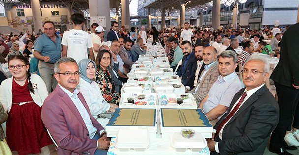 Gebze aynı sofrada iftar yaptı