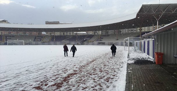 Gebze Alaettin Stadı Karla Kaplandı!