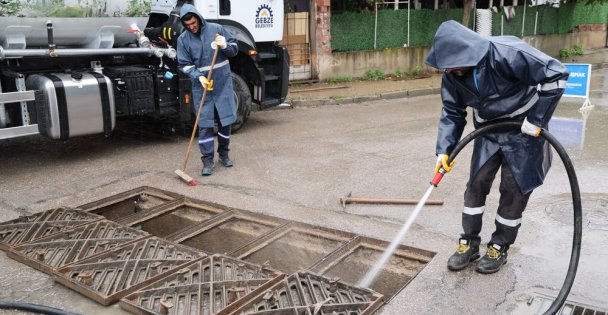 Gebze Belediyesi Ekiplerinden Sağanak Mesaisi