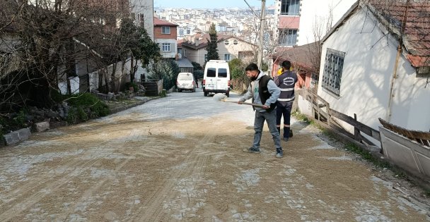 GEBZE BELEDİYESİNİN PARKE VE BORDÜR ÇALIŞMALARI DEVAM EDİYOR