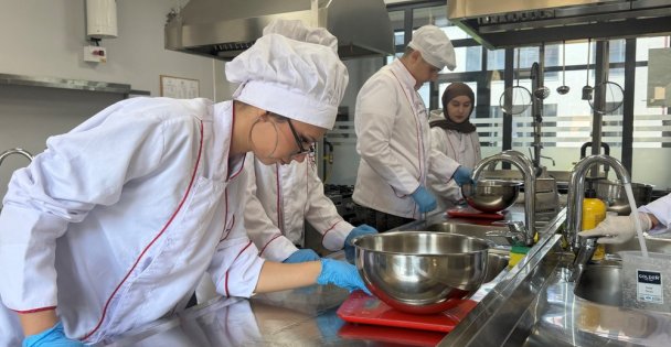 Gebze Beyaz Kalpler donanımlı gençler yetiştiriyor