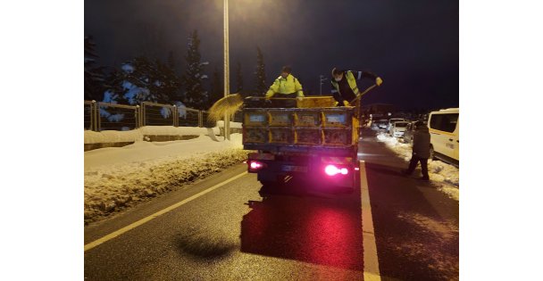 Gebze Bölgesinde Buzlanmaya Karşı Tuz Ve Solüsyon