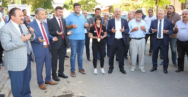 Gebze, Dünya şampiyonu judocusunu dualarla karşıladı