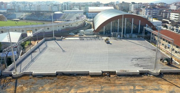 Gebze Futbol Sahası'nın zemini şekillenmeye başladı