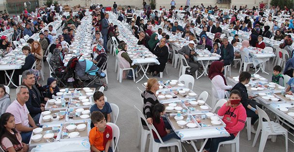 Gebze Halkı Gönül Sofralarında Birlikte İftar Yaptı
