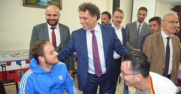 Gebze Höbek'i Bağrına Bastı