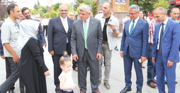 Gebze meydanda bayramlaştı