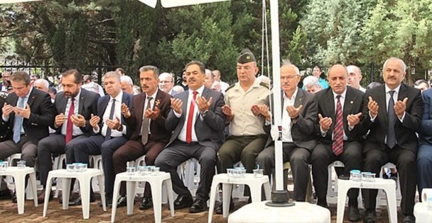 Gebze protokolünden şehitliğe ziyaret!