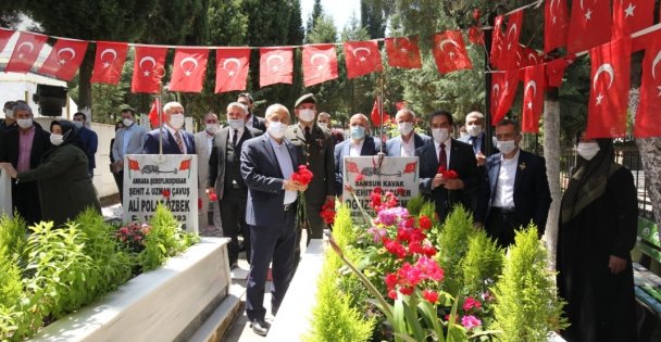 Gebze Şehitleri Dualarla Yadedildi