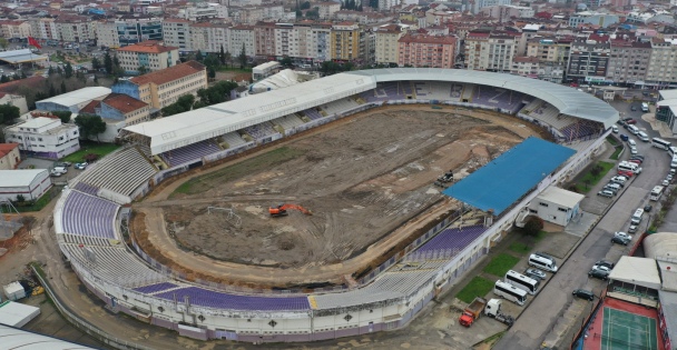 Gebze Stadı'nda zemin hafriyatı kaldırılıyor