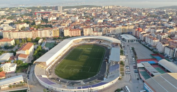 Gebze Stadı'nın Çim Halı Zemini Serildi