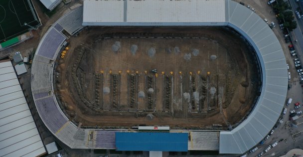 Gebze Stadı'nın Zeminine Drenaj Hattı Döşeniyor