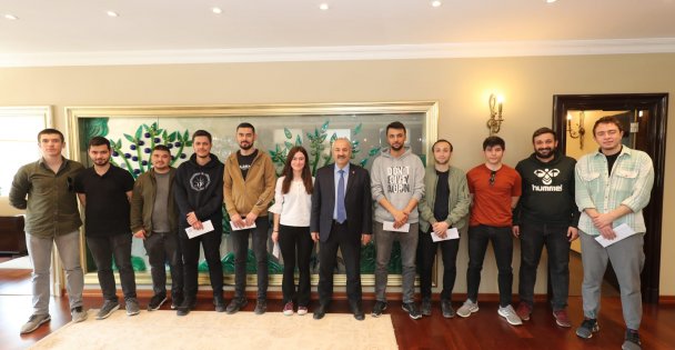 Gebze Teknik Üniversitesindeki Gençler ABD Yolunda