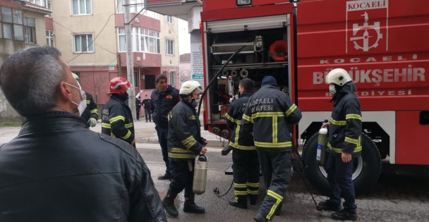 Gebze'de apartman dairesinde çıkan yangın söndürüldü