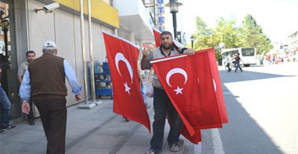 Gebze'de bayrak satışları arttı