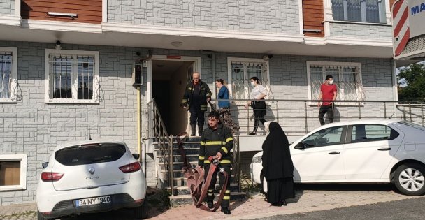 Gebze'de bir apartmanda çıkan yangın itfaiye ekiplerince söndürüldü