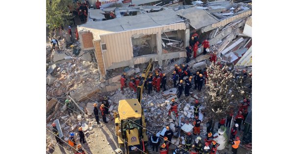 Gebzede çöken binada enkaz altında kalan aile fertlerinin kimlikleri belli oldu