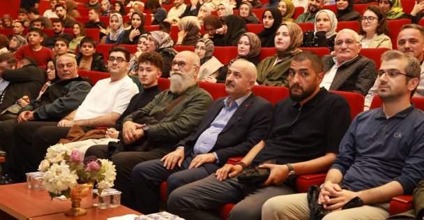 Gebze'de Dr. Altay Cem Meriç'ten 'Biz Kimiz?” Konferansı