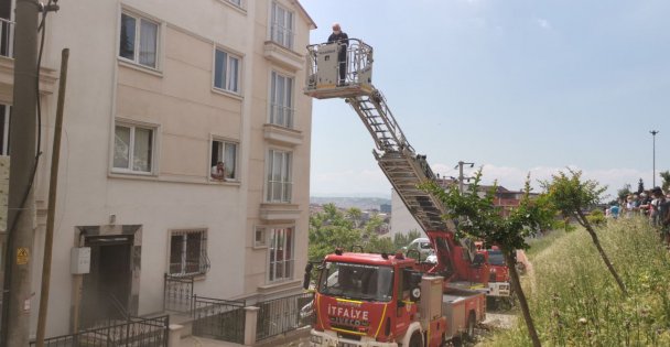 Gebze'de evde çıkan yangında bir kişi dumandan etkilendi