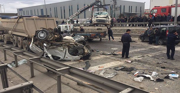 Gebze'de Feci Kaza:1 Ölü, çok sayıda yaralı var