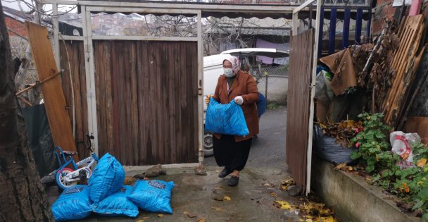Gebze'de ihtiyaç sahiplerine kömür yardımı