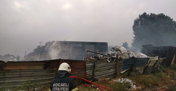 Gebze'de iş yeri yangını