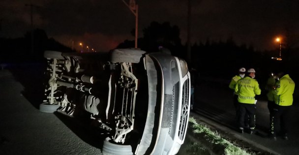 Gebze'de işçi servis minibüsü devrildi