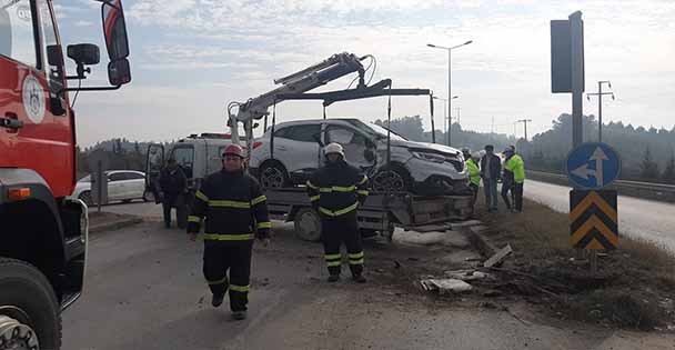 Gebze'de kamyon ile otomobil çarpıştı: 2 yaralı