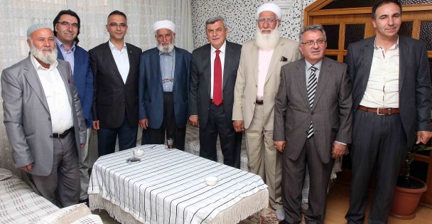 Gebze'de kanaat önderleriyle buluştu