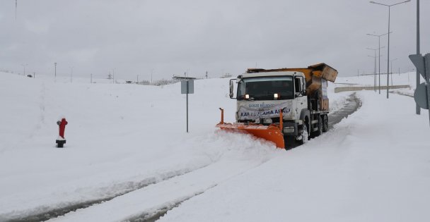 Gebze'de Kar Mesaisi Devam Ediyor
