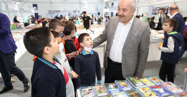 Gebze'de Kitap Fuarı Coşkusu Sürüyor
