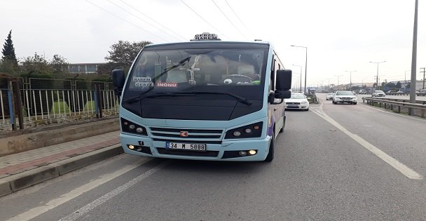 Gebze'de minibüs yayaya çarptı: 1 yaralı