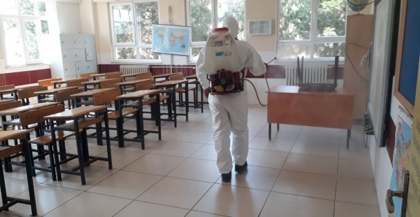 Gebze'de okullar dezenfekte ediliyor