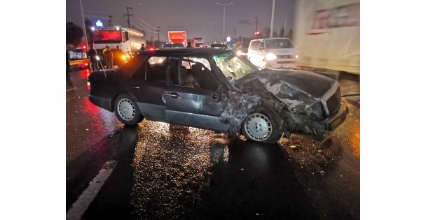 Gebze'de Otomobil Tankere Çarptı